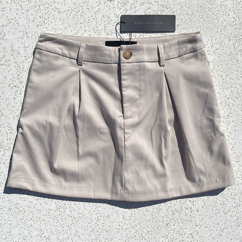 Know One Cares Front Pleated Skort in Light Beige